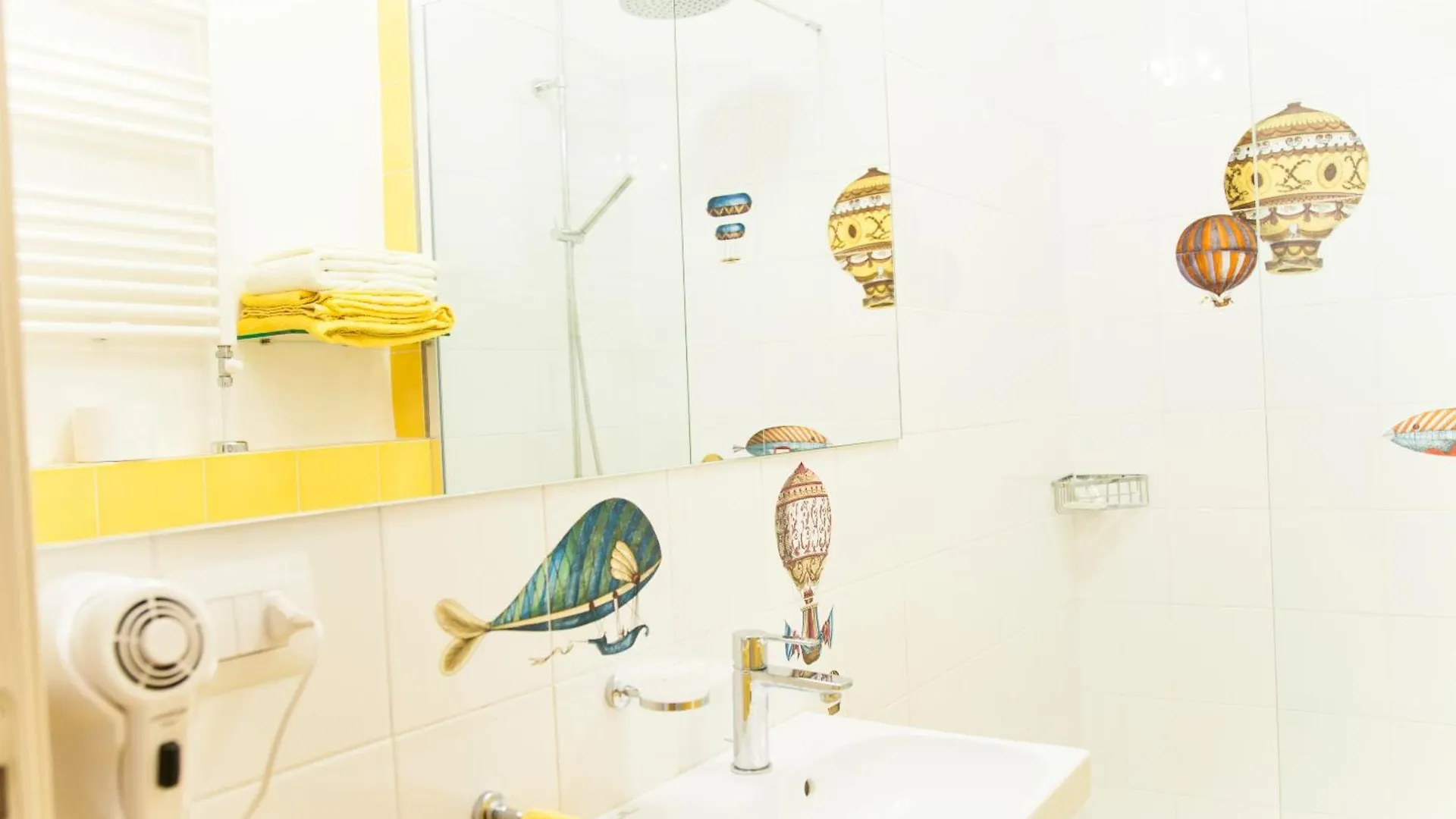 Yellow Room 피사