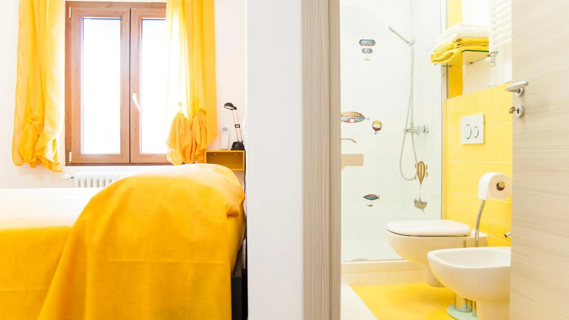 Yellow Room Pisa Guest house